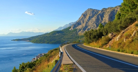 What are the road rules and driving regulations in Croatia?